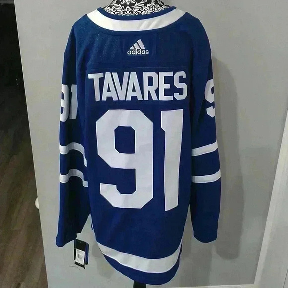 John Tavares  jersey - Picture 2 of 7